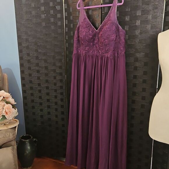 Azazie Millie Plum Lace Maxi gown Size A22  (US 3XL) - Picture 3 of 15